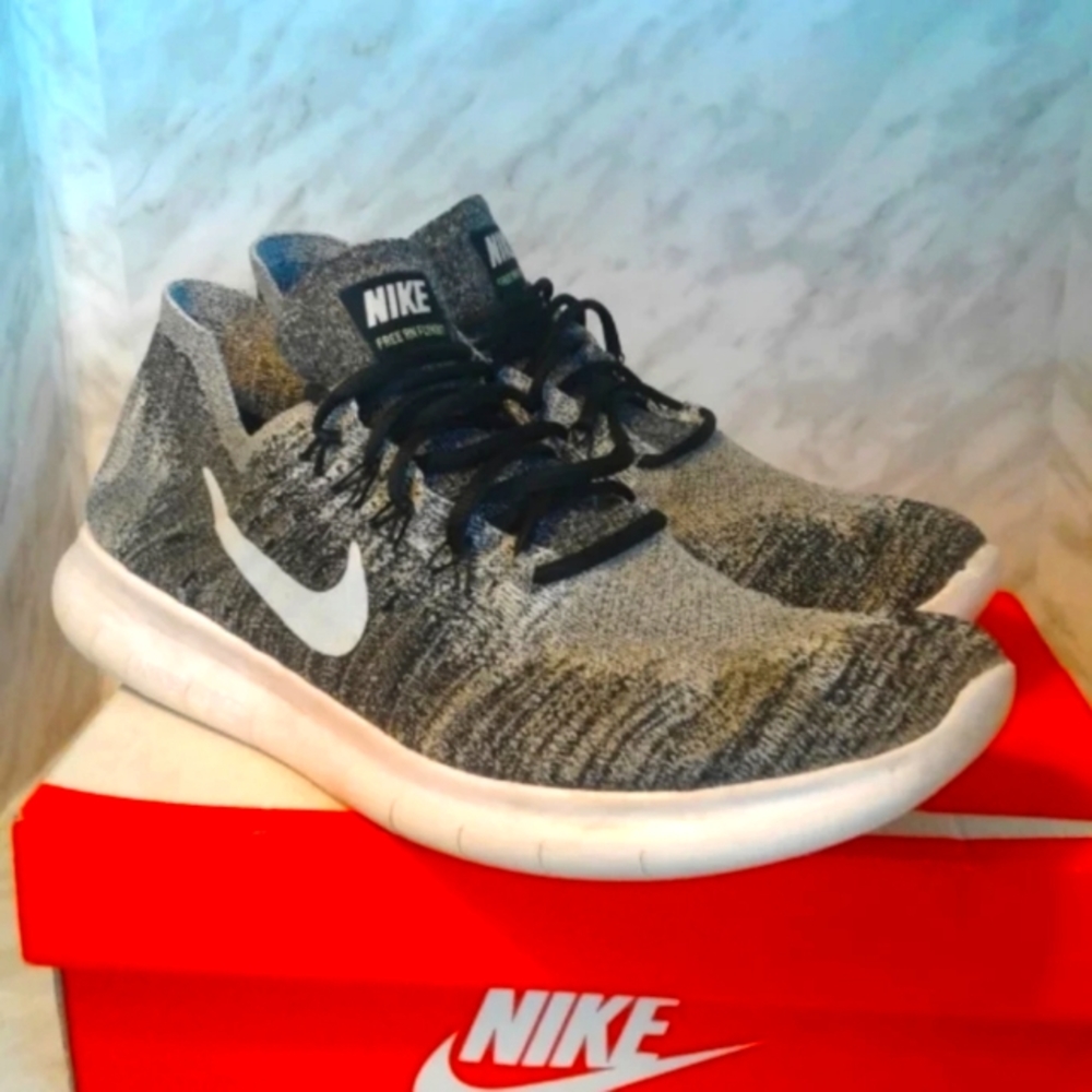 Nike Free RN Flyknit Oreo Running Shoe 880843-003 womens sz 7 essential sneakers